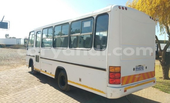 Acheter Occasion Utilitaire Nissan UD Blanc à Lusaka, Zambie Acheter Occasion Utilitaire Nissan UD Blanc à Lusaka, Zambie