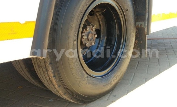 Acheter Occasion Utilitaire Nissan UD Blanc à Lusaka, Zambie Acheter Occasion Utilitaire Nissan UD Blanc à Lusaka, Zambie