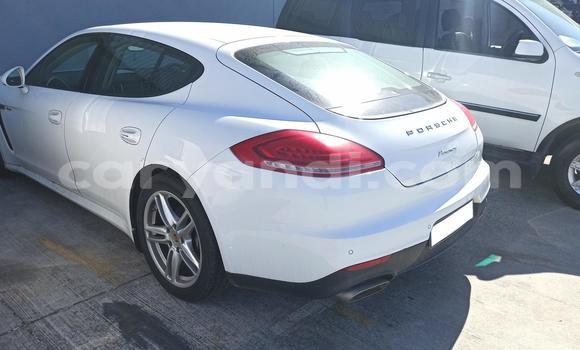 Acheter Occasion Voiture Porsche Panamera Blanc à Lusaka, Zambie Acheter Occasion Voiture Porsche Panamera Blanc à Lusaka, Zambie