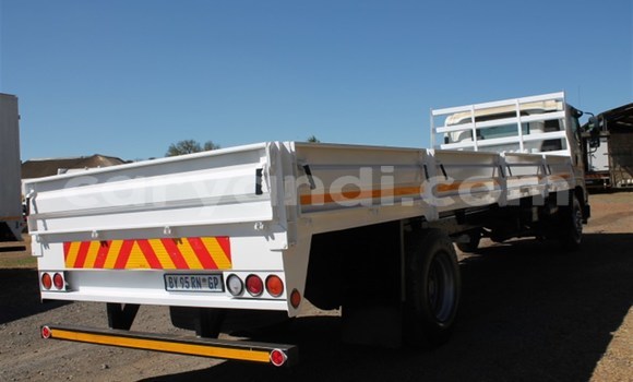 Acheter Occasion Utilitaire Isuzu FTR 850 Blanc à Lusaka, Zambie Acheter Occasion Utilitaire Isuzu FTR 850 Blanc à Lusaka, Zambie