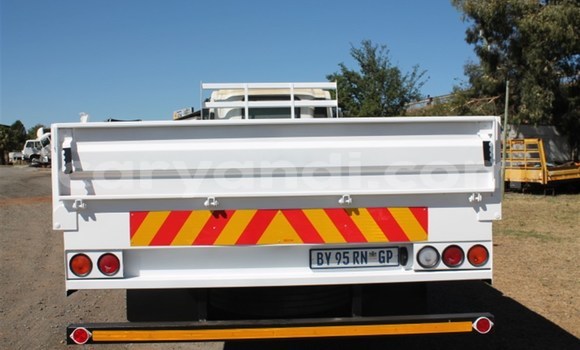 Acheter Occasion Utilitaire Isuzu FTR 850 Blanc à Lusaka, Zambie Acheter Occasion Utilitaire Isuzu FTR 850 Blanc à Lusaka, Zambie