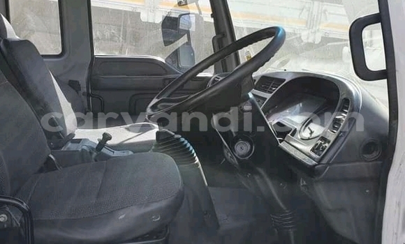 Acheter Occasion Utilitaire Isuzu FTR 850 Blanc à Lusaka, Zambie Acheter Occasion Utilitaire Isuzu FTR 850 Blanc à Lusaka, Zambie