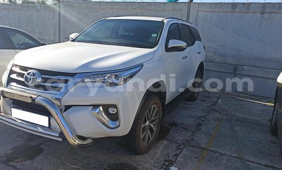 Acheter Occasion Voiture Toyota Fortuner Blanc à Lusaka, Zambie Acheter Occasion Voiture Toyota Fortuner Blanc à Lusaka, Zambie