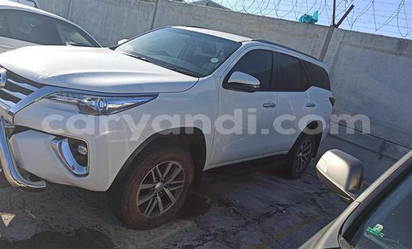 Acheter Occasion Voiture Toyota Fortuner Blanc à Lusaka, Zambie Acheter Occasion Voiture Toyota Fortuner Blanc à Lusaka, Zambie