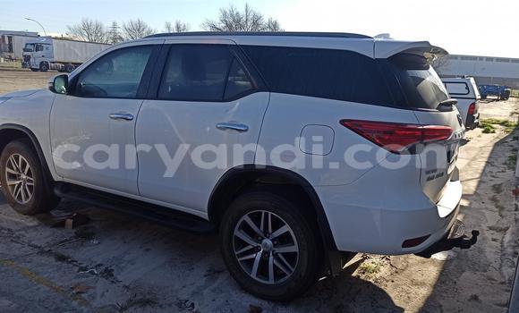 Acheter Occasion Voiture Toyota Fortuner Blanc à Lusaka, Zambie Acheter Occasion Voiture Toyota Fortuner Blanc à Lusaka, Zambie