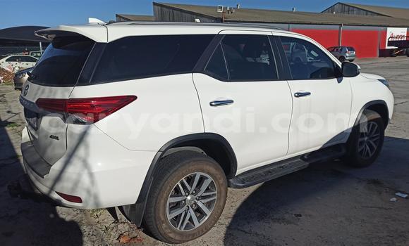 Acheter Occasion Voiture Toyota Fortuner Blanc à Lusaka, Zambie Acheter Occasion Voiture Toyota Fortuner Blanc à Lusaka, Zambie