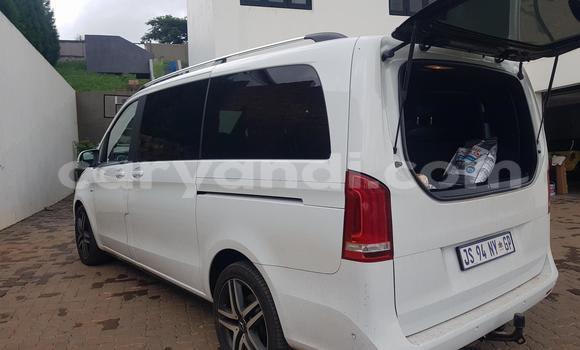 Acheter Occasion Voiture Mercedes-Benz E200 Blanc à Lusaka, Zambie Acheter Occasion Voiture Mercedes-Benz E200 Blanc à Lusaka, Zambie