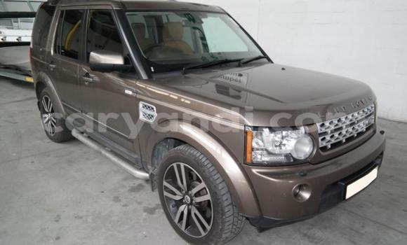 Nunua Ilio tumika Land Rover Defender Beige Gari ndani ya Lusaka nchini Zambia