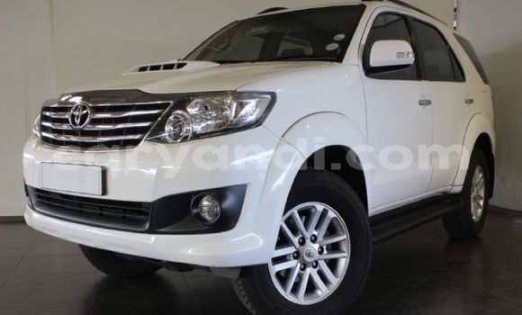 Acheter Occasion Voiture Toyota Fortuner Blanc à Chipata, Zambie
