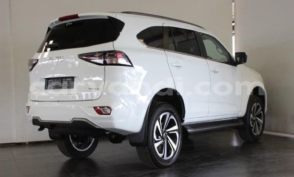 Buy Used Isuzu MU-X White Car in Ndola in Zambia Buy Used Isuzu MU-X White Car in Ndola in Zambia
