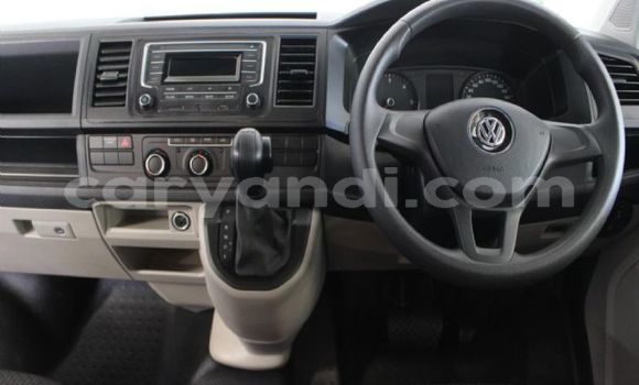 Nunua Ilio tumika Volkswagen Multivan Nyeupe Gari ndani ya Chipata nchini Zambia Nunua Ilio tumika Volkswagen Multivan Nyeupe Gari ndani ya Chipata nchini Zambia
