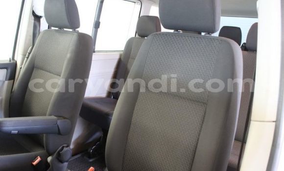 Nunua Ilio tumika Volkswagen Multivan Nyeupe Gari ndani ya Chipata nchini Zambia Nunua Ilio tumika Volkswagen Multivan Nyeupe Gari ndani ya Chipata nchini Zambia