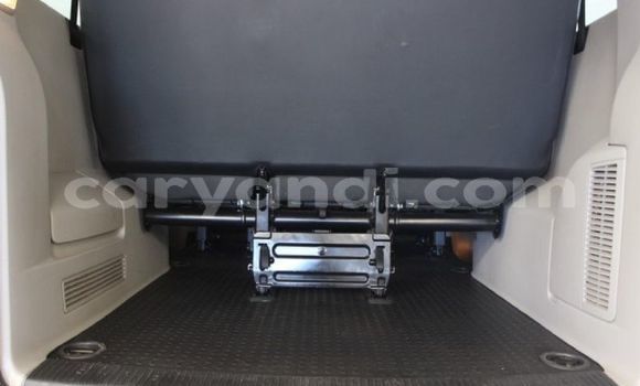 Nunua Ilio tumika Volkswagen Multivan Nyeupe Gari ndani ya Chipata nchini Zambia Nunua Ilio tumika Volkswagen Multivan Nyeupe Gari ndani ya Chipata nchini Zambia