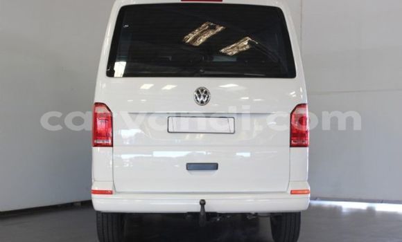 Nunua Ilio tumika Volkswagen Multivan Nyeupe Gari ndani ya Chipata nchini Zambia Nunua Ilio tumika Volkswagen Multivan Nyeupe Gari ndani ya Chipata nchini Zambia