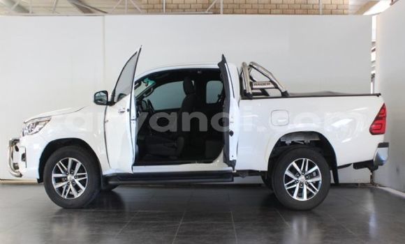 Buy Used Toyota Hilux White Car in Kabwe in Zambia Buy Used Toyota Hilux White Car in Kabwe in Zambia