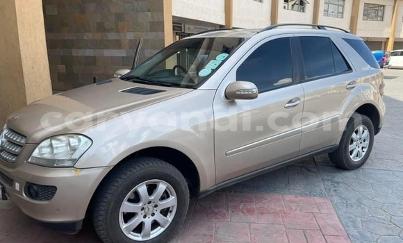 Acheter Occasion Voiture Mercedes‒Benz ML–Class Beige à Lusaka, Zambie Acheter Occasion Voiture Mercedes‒Benz ML–Class Beige à Lusaka, Zambie