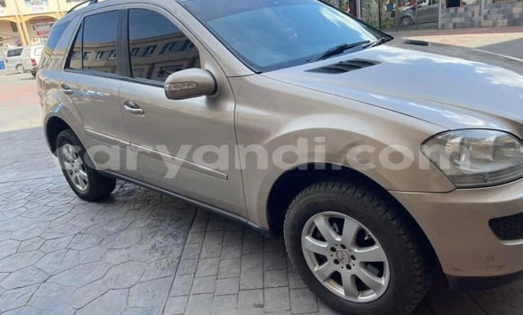 Acheter Occasion Voiture Mercedes‒Benz ML–Class Beige à Lusaka, Zambie Acheter Occasion Voiture Mercedes‒Benz ML–Class Beige à Lusaka, Zambie