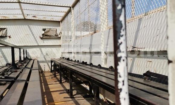 Nunua Ilio tumika Hino 300 Series Nyeupe Lori ndani ya Limulunga nchini Magharibi Nunua Ilio tumika Hino 300 Series Nyeupe Lori ndani ya Limulunga nchini Magharibi