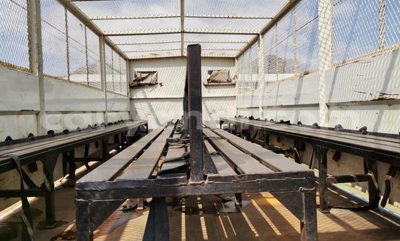 Nunua Ilio tumika Hino 300 Series Nyeupe Lori ndani ya Limulunga nchini Magharibi Nunua Ilio tumika Hino 300 Series Nyeupe Lori ndani ya Limulunga nchini Magharibi