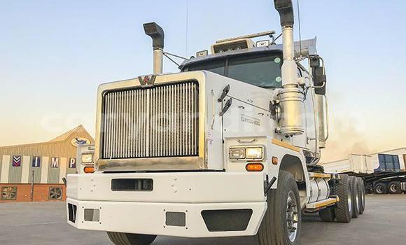 Buy Used Caterpillar 120 White Truck in Choma in Southern