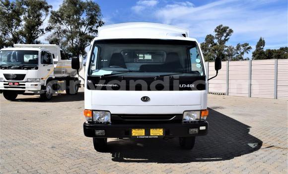 Acheter Occasion Utilitaire Nissan UD Blanc à Livingstone, Zambie Acheter Occasion Utilitaire Nissan UD Blanc à Livingstone, Zambie