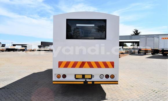 Acheter Occasion Utilitaire Nissan UD Blanc à Livingstone, Zambie Acheter Occasion Utilitaire Nissan UD Blanc à Livingstone, Zambie