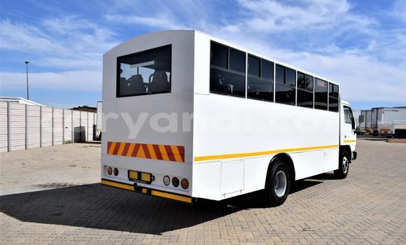 Acheter Occasion Utilitaire Nissan UD Blanc à Livingstone, Zambie Acheter Occasion Utilitaire Nissan UD Blanc à Livingstone, Zambie