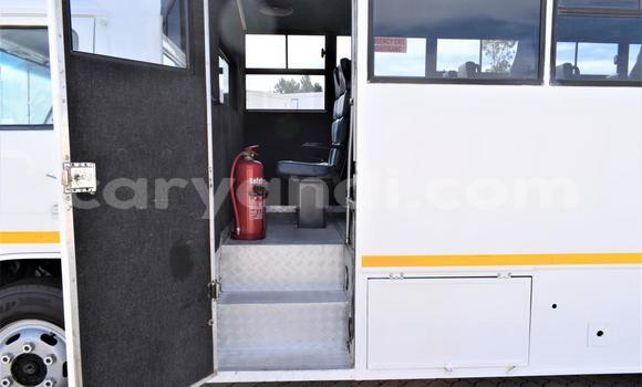 Acheter Occasion Utilitaire Nissan UD Blanc à Livingstone, Zambie Acheter Occasion Utilitaire Nissan UD Blanc à Livingstone, Zambie