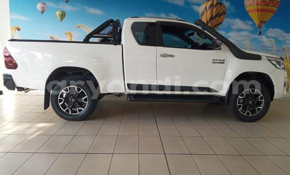 Acheter Occasion Voiture Toyota Hilux Blanc à Lusaka, Zambie Acheter Occasion Voiture Toyota Hilux Blanc à Lusaka, Zambie