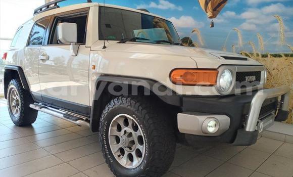 Tenga Tsaru Toyota FJ Cruiser Zvimwe Mota in Livingstone in Zambia Tenga Tsaru Toyota FJ Cruiser Zvimwe Mota in Livingstone in Zambia