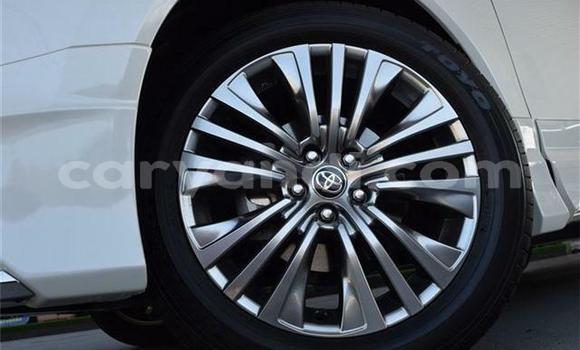 Buy Used Toyota Harrier White Car in Chingola in Zambia Buy Used Toyota Harrier White Car in Chingola in Zambia