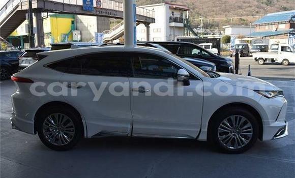 Buy Used Toyota Harrier White Car in Chingola in Zambia Buy Used Toyota Harrier White Car in Chingola in Zambia