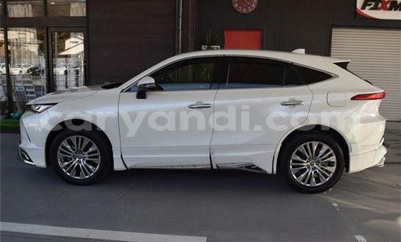 Buy Used Toyota Harrier White Car in Chingola in Zambia Buy Used Toyota Harrier White Car in Chingola in Zambia
