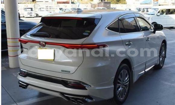 Buy Used Toyota Harrier White Car in Chingola in Zambia Buy Used Toyota Harrier White Car in Chingola in Zambia