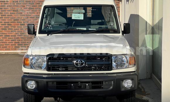 Acheter Occasion Voiture Toyota Land Cruiser Blanc à Petauke, Est Acheter Occasion Voiture Toyota Land Cruiser Blanc à Petauke, Est