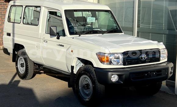 Acheter Occasion Voiture Toyota Land Cruiser Blanc à Petauke, Est Acheter Occasion Voiture Toyota Land Cruiser Blanc à Petauke, Est