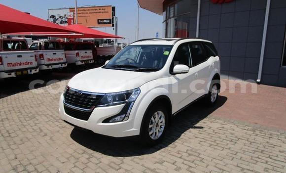 Buy Used Mahindra Xylo White Car in Kalulushi in Copperbelt