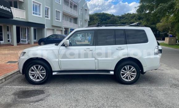 Buy Used Mitsubishi Pajero White Car in Lusaka in Zambia Buy Used Mitsubishi Pajero White Car in Lusaka in Zambia