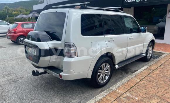 Buy Used Mitsubishi Pajero White Car in Lusaka in Zambia Buy Used Mitsubishi Pajero White Car in Lusaka in Zambia