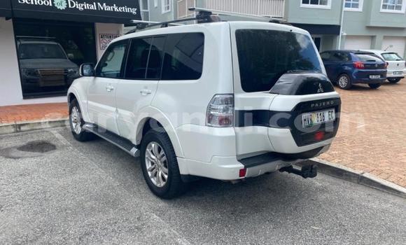 Buy Used Mitsubishi Pajero White Car in Lusaka in Zambia Buy Used Mitsubishi Pajero White Car in Lusaka in Zambia