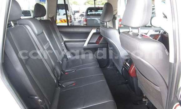 Nunua Ilio tumika Toyota Land Cruiser Prado Nyeupe Gari ndani ya Chingola nchini Zambia Nunua Ilio tumika Toyota Land Cruiser Prado Nyeupe Gari ndani ya Chingola nchini Zambia
