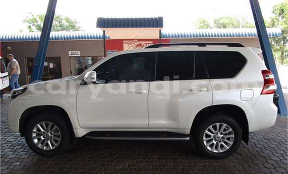 Nunua Ilio tumika Toyota Land Cruiser Prado Nyeupe Gari ndani ya Chingola nchini Zambia Nunua Ilio tumika Toyota Land Cruiser Prado Nyeupe Gari ndani ya Chingola nchini Zambia
