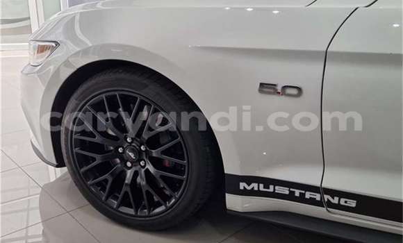 Acheter Occasion Voiture Ford Mustang Blanc à Livingstone, Zambie Acheter Occasion Voiture Ford Mustang Blanc à Livingstone, Zambie