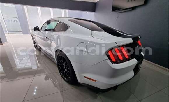 Acheter Occasion Voiture Ford Mustang Blanc à Livingstone, Zambie Acheter Occasion Voiture Ford Mustang Blanc à Livingstone, Zambie