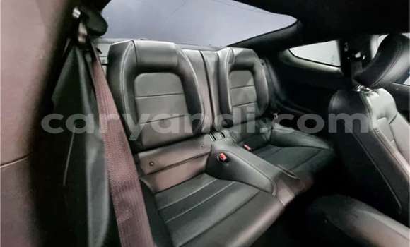 Acheter Occasion Voiture Ford Mustang Blanc à Livingstone, Zambie Acheter Occasion Voiture Ford Mustang Blanc à Livingstone, Zambie