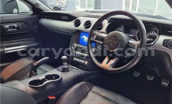 Acheter Occasion Voiture Ford Mustang Blanc à Livingstone, Zambie Acheter Occasion Voiture Ford Mustang Blanc à Livingstone, Zambie