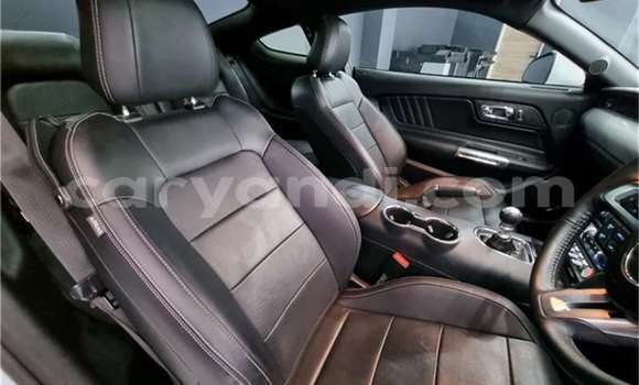 Acheter Occasion Voiture Ford Mustang Blanc à Livingstone, Zambie Acheter Occasion Voiture Ford Mustang Blanc à Livingstone, Zambie