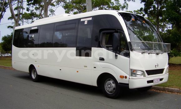 Acheter Occasion Utilitaire Hino 300 Series Blanc à Lusaka, Zambie