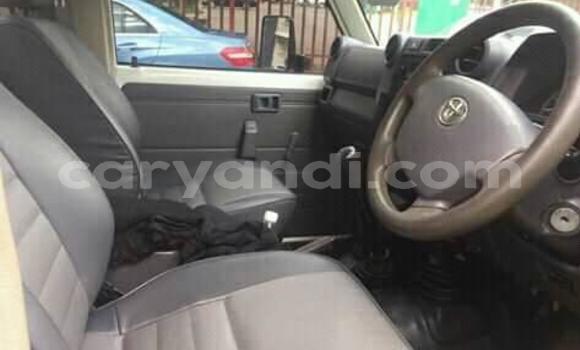 Acheter Occasion Voiture Toyota Land Cruiser Blanc à Lusaka, Zambie Acheter Occasion Voiture Toyota Land Cruiser Blanc à Lusaka, Zambie