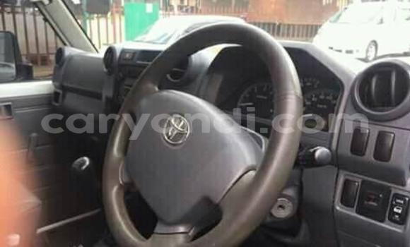 Acheter Occasion Voiture Toyota Land Cruiser Blanc à Lusaka, Zambie Acheter Occasion Voiture Toyota Land Cruiser Blanc à Lusaka, Zambie